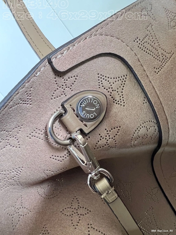 Aaa replica ru 29.5 VUITTON x HINA-46 LOUIS x 17CM 0812